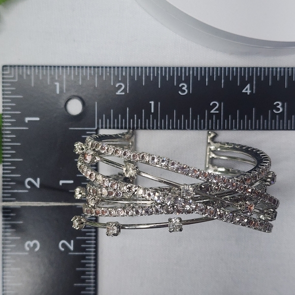 Silver Clear  Crystal Open Cuff Bracelet New - Picture 9 of 9